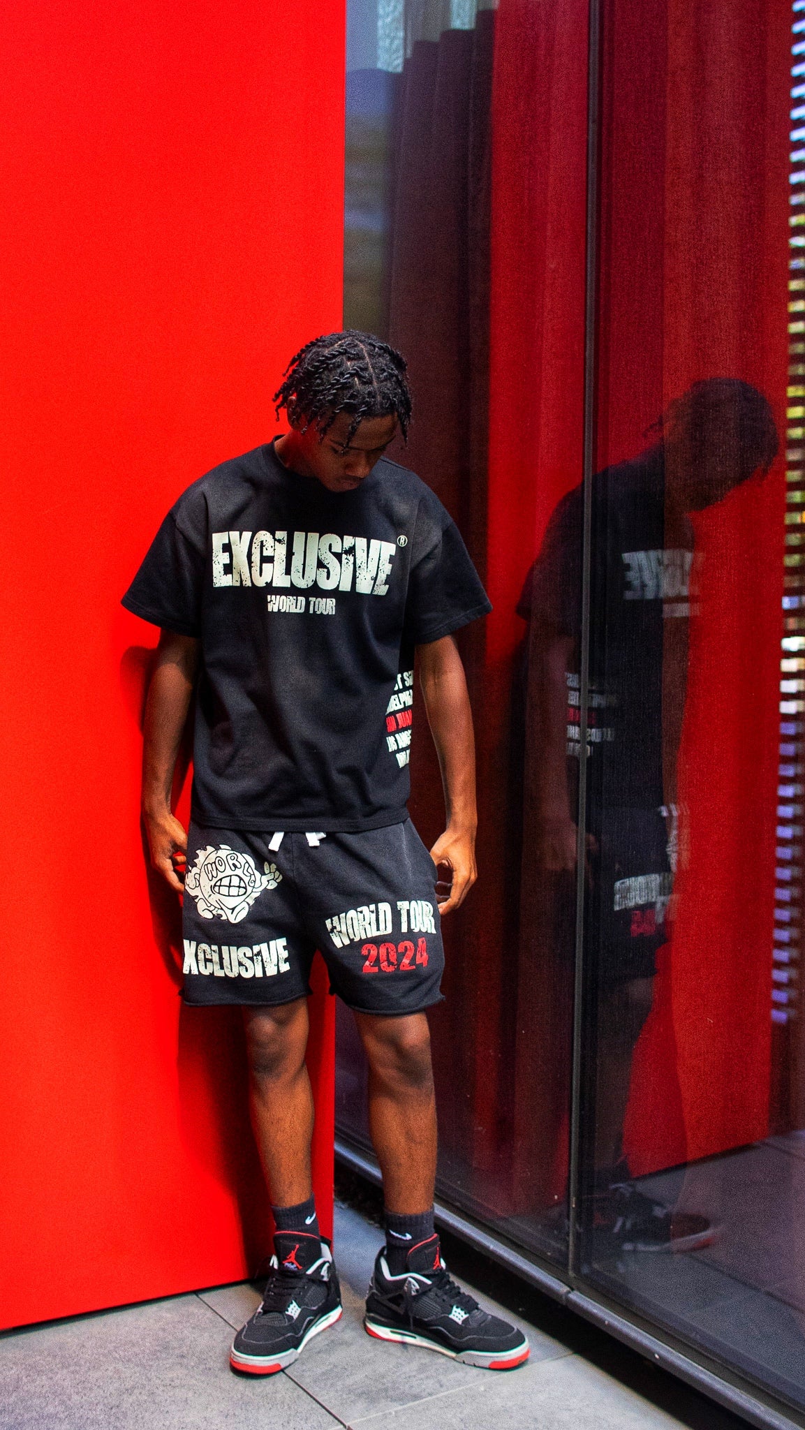 WORLD TOUR T-SHIRT (BLACK)